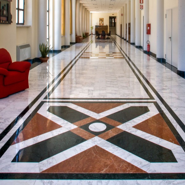 Pavimento in marmo Carrara - Rosso Verona - Verde Guatemala