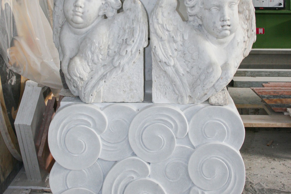 Lavorazione tridimensionale ambone in marmo Statuario